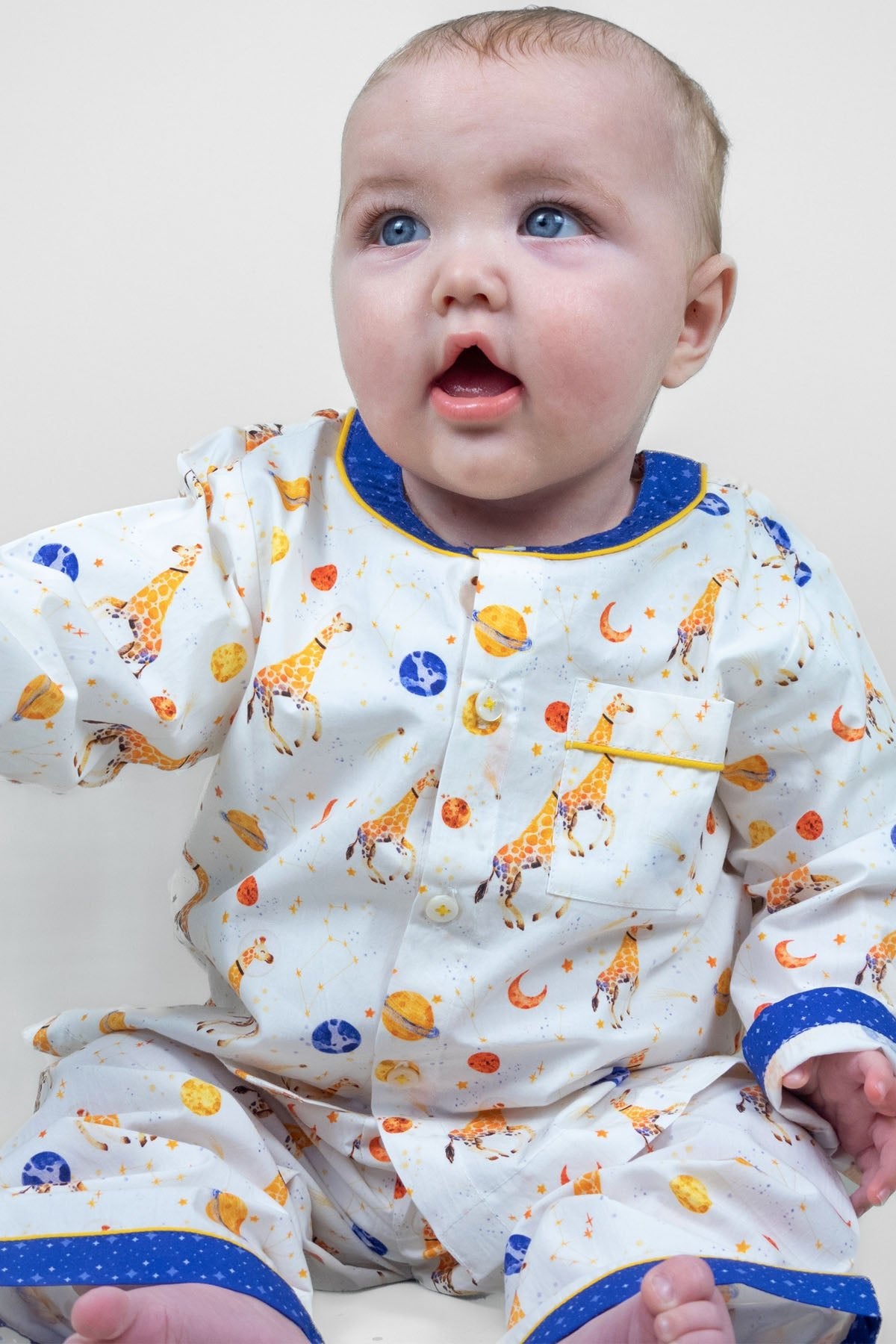 giraffe space odyssey - organic cotton baby pyjama set - Kutti Lulu